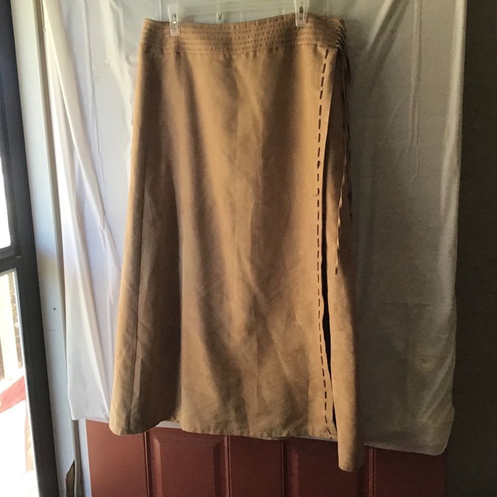 Women’s wraparound skirt